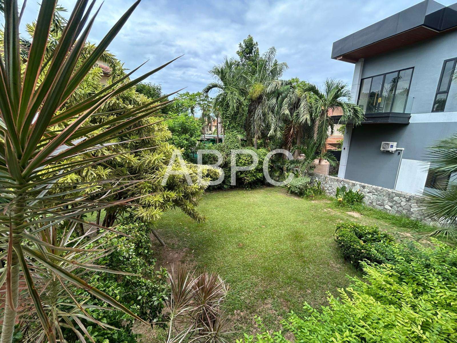 7 Bedroom House For Sale in East Pattaya photo 7
