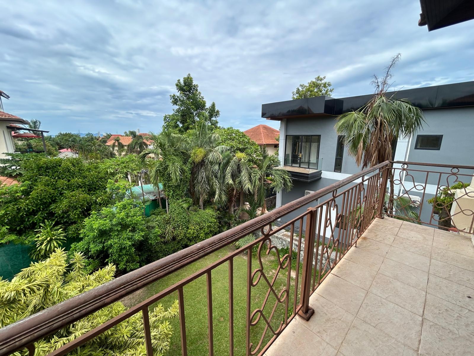 7 Bedroom House For Sale in East Pattaya photo 19