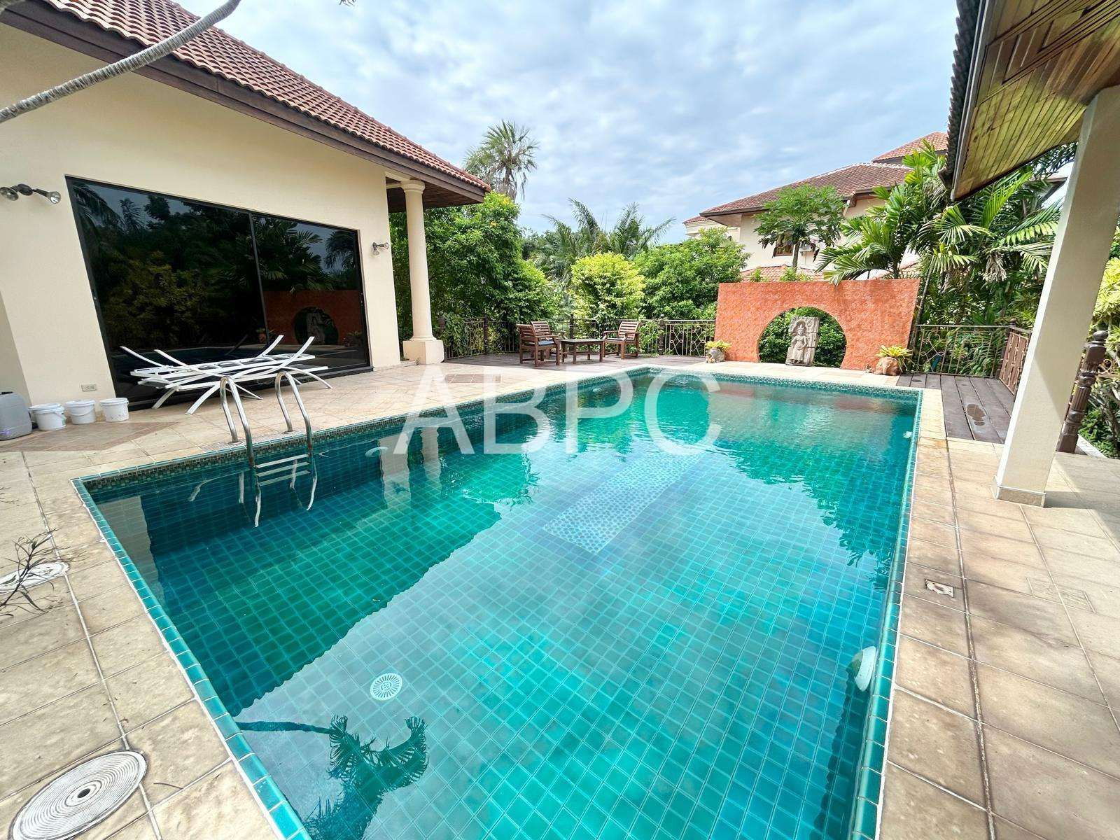 7 Bedroom House For Sale in East Pattaya
