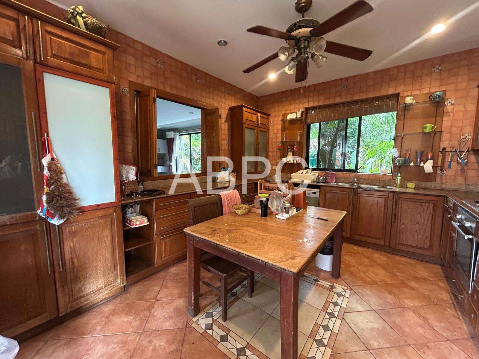 7 Bedroom House For Sale in East Pattaya photo 9