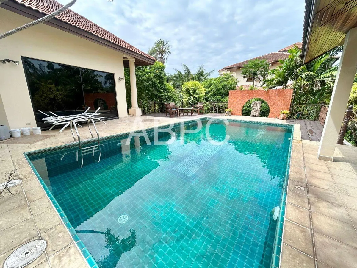 7 Bedroom House For Sale in East Pattaya