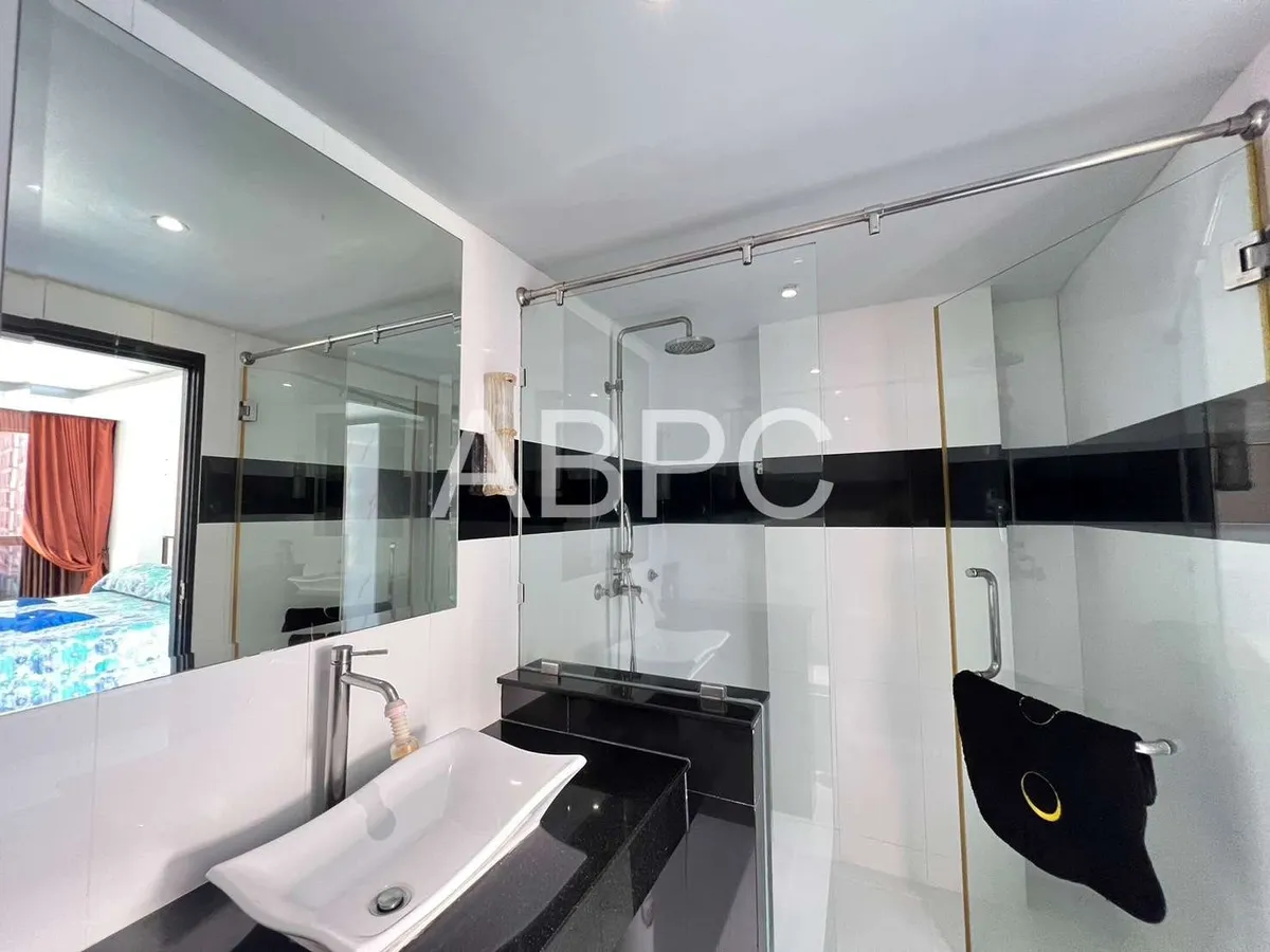 Coner room 1 Bedroom Condo For Sale in Central Pattaya photo 9