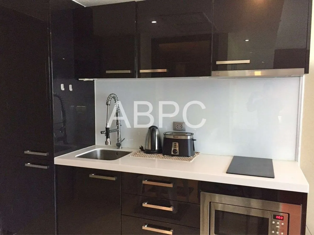 Pool View Studio Condo In Central Pattaya For Sale photo 3