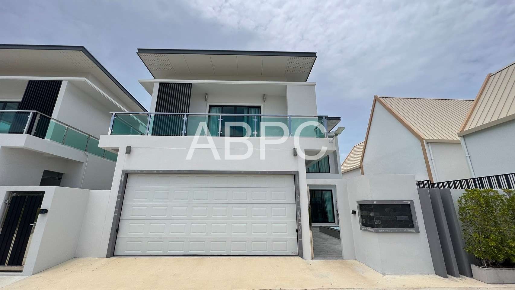 Modern Luxury Pool Villa 4 Bedrooms 4 Bathrooms in East Pattaya photo 16