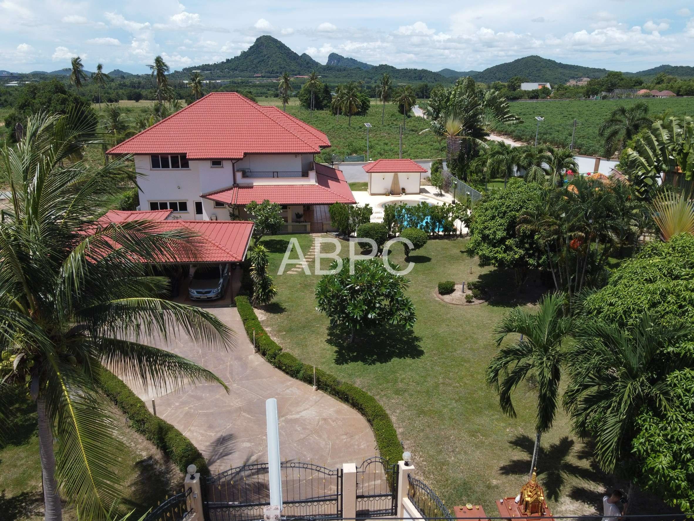 4Bedroom House For Sale In Bangsaray photo 5