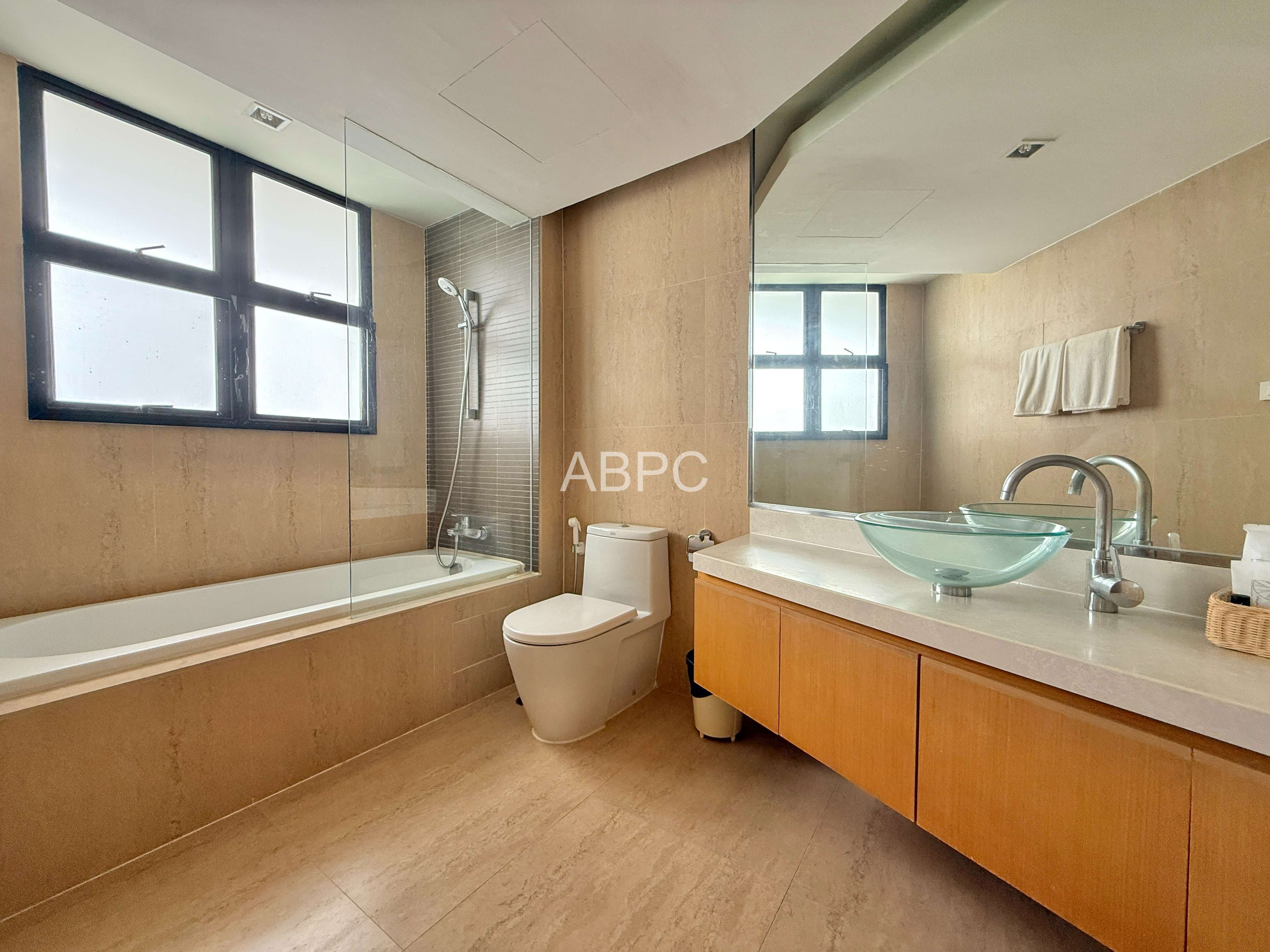 2 Bedroom in Pratumnak photo 8