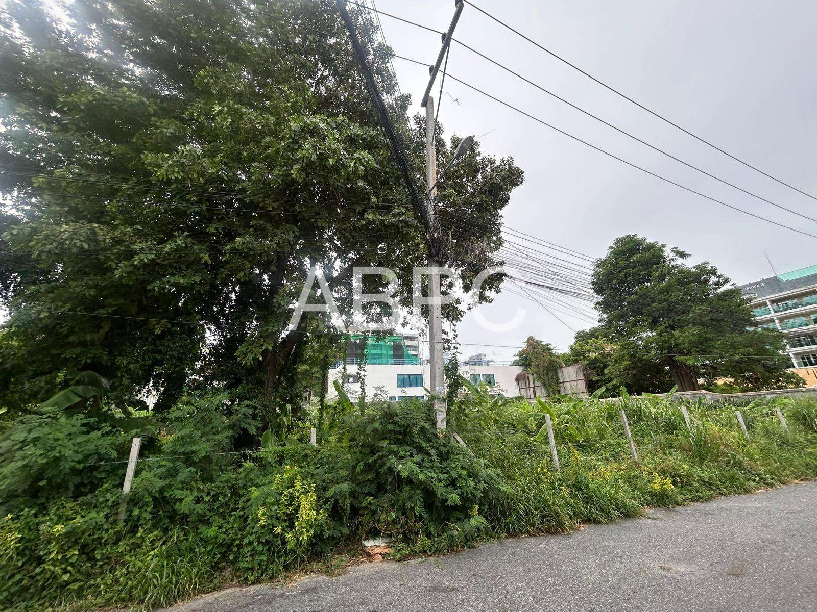 Just Over A rai of Beautiful Land For Sale In Pratumnak photo 11