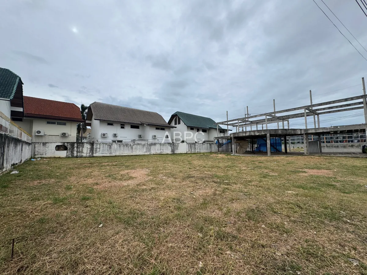 Land with Building for Sale – 258.20 sq.wah