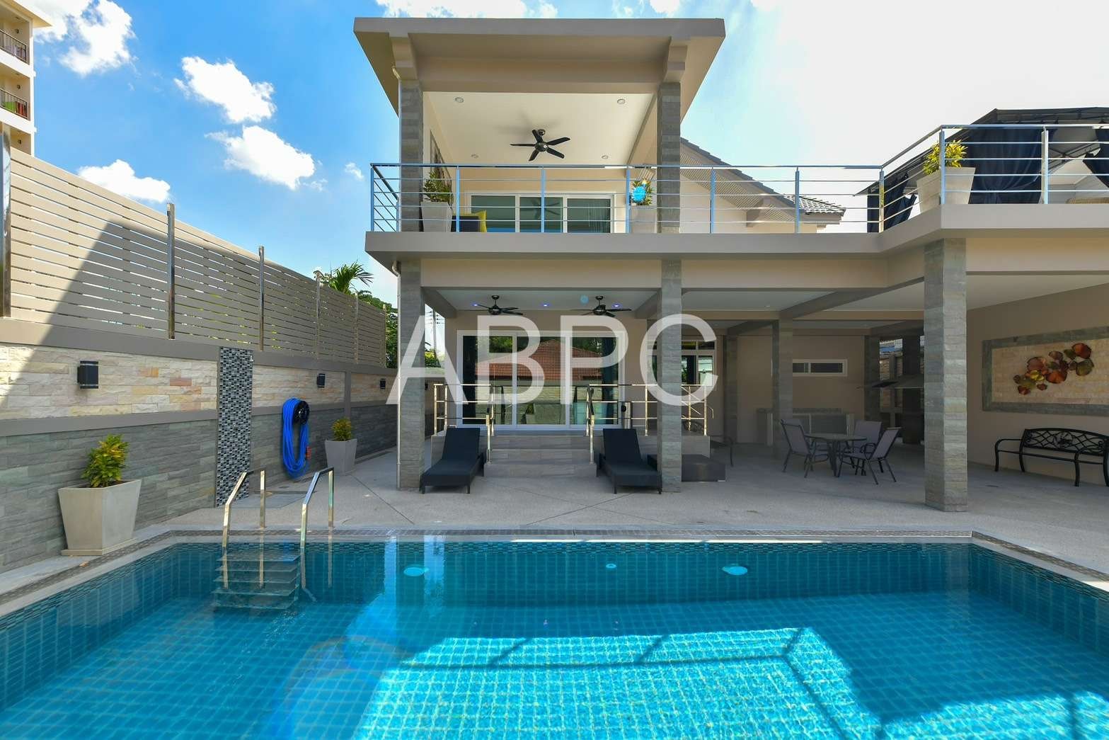 5 Bedroom House For Rent photo 16