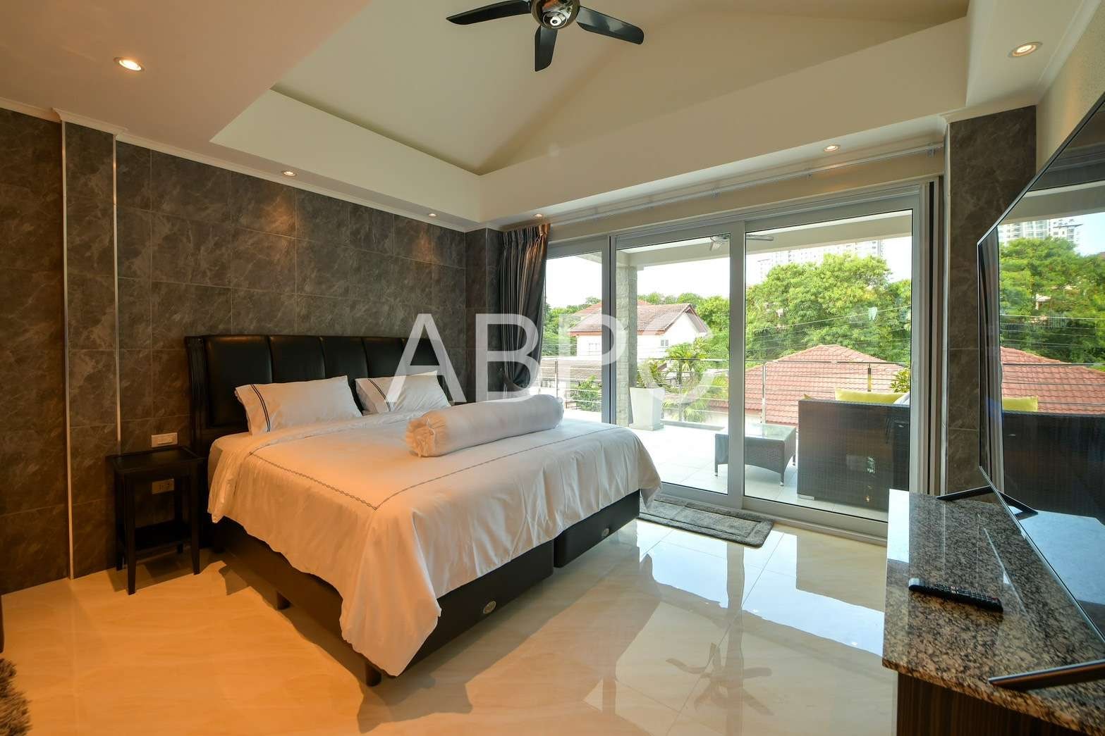 5 Bedroom House For Rent photo 7