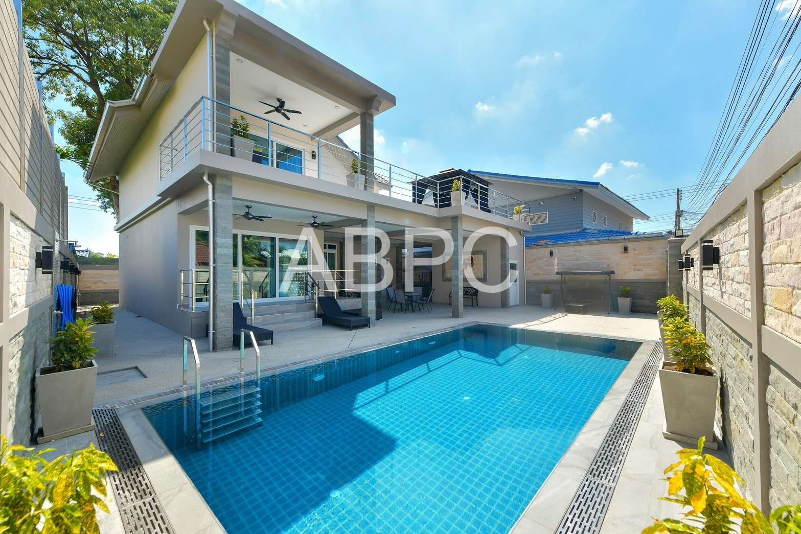 5 Bedroom House For Rent photo 10