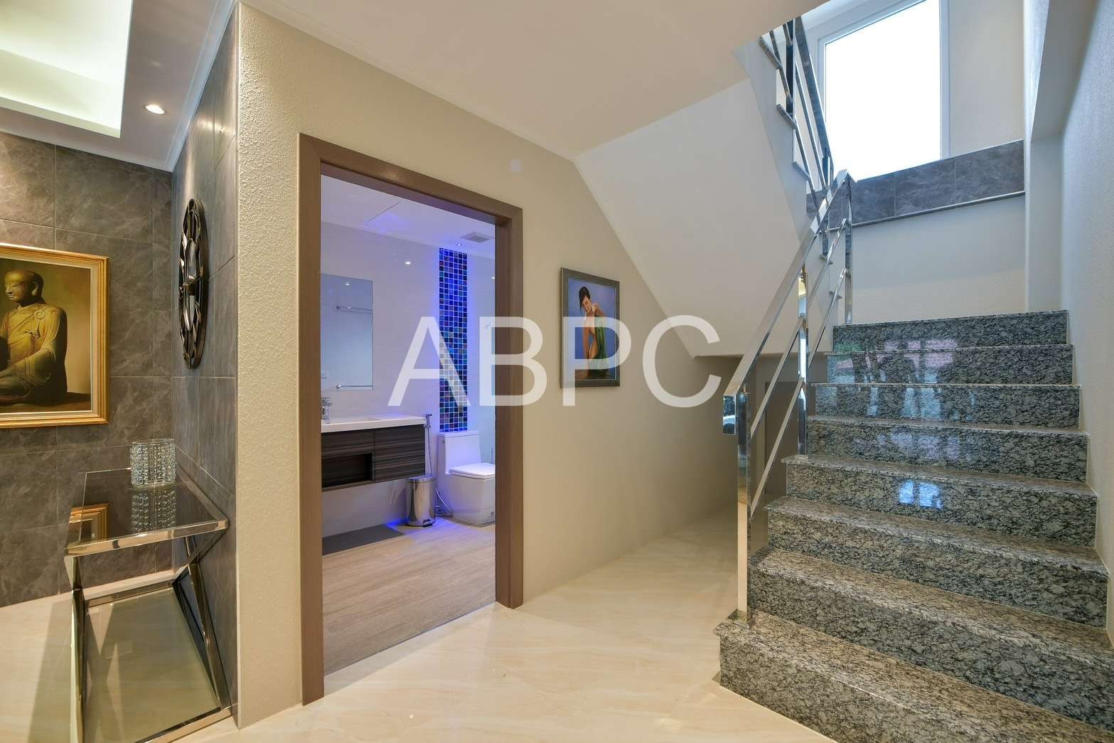 5 Bedroom House For Rent photo 9
