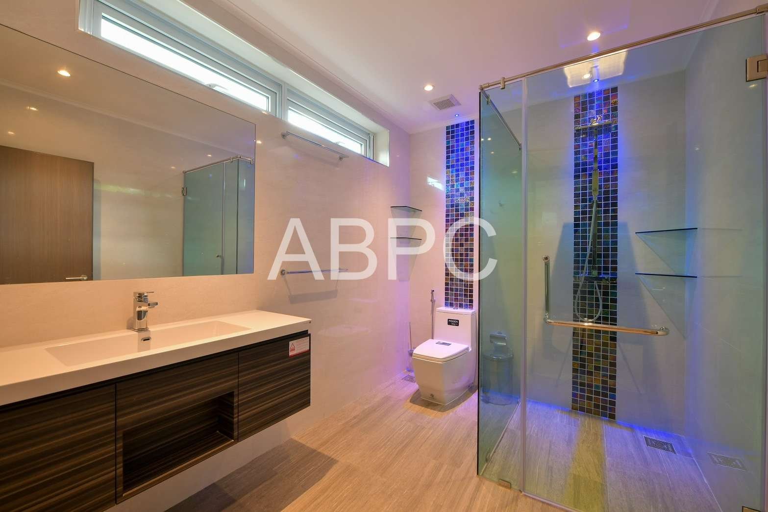5 Bedroom House For Rent photo 8