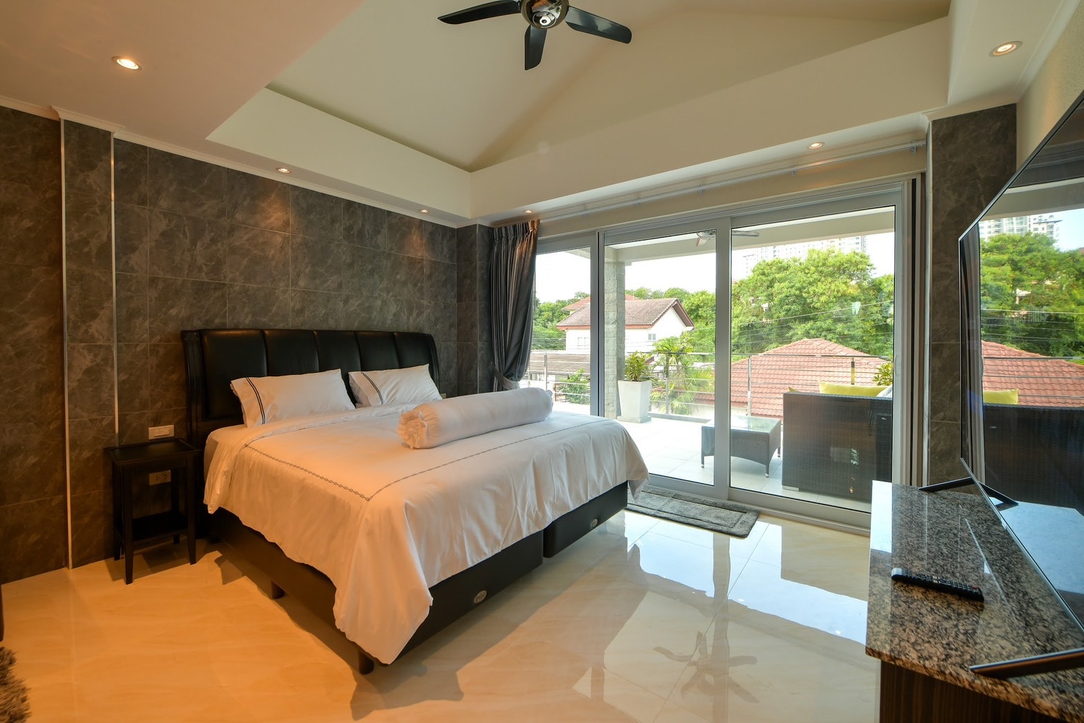 5 Bedroom House For Rent photo 31