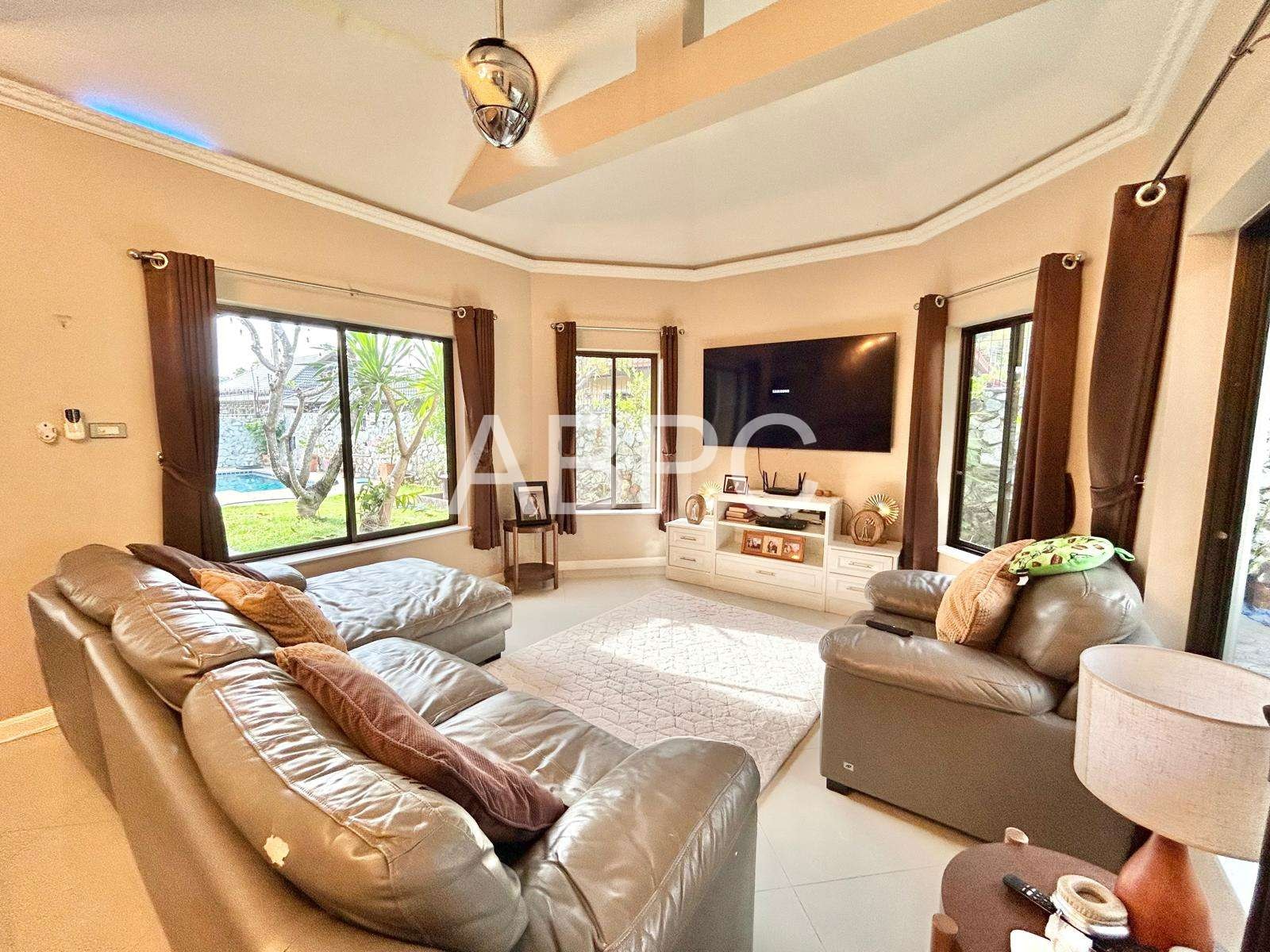 Pool Villa For Sale in East Pattaya photo 5