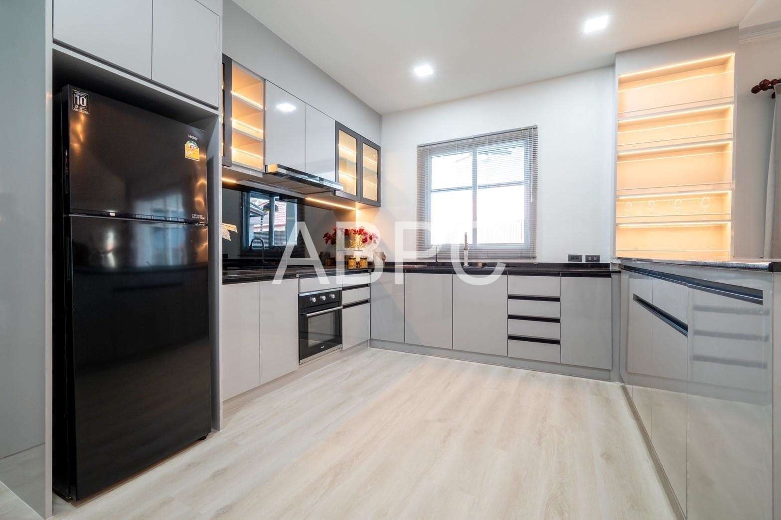 Modern Luxury 4 Bedrooms 4 Bathrooms in East Pattaya photo 6