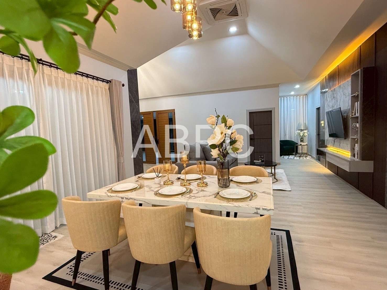 Modern Luxury 4 Bedrooms 4 Bathrooms in East Pattaya photo 8