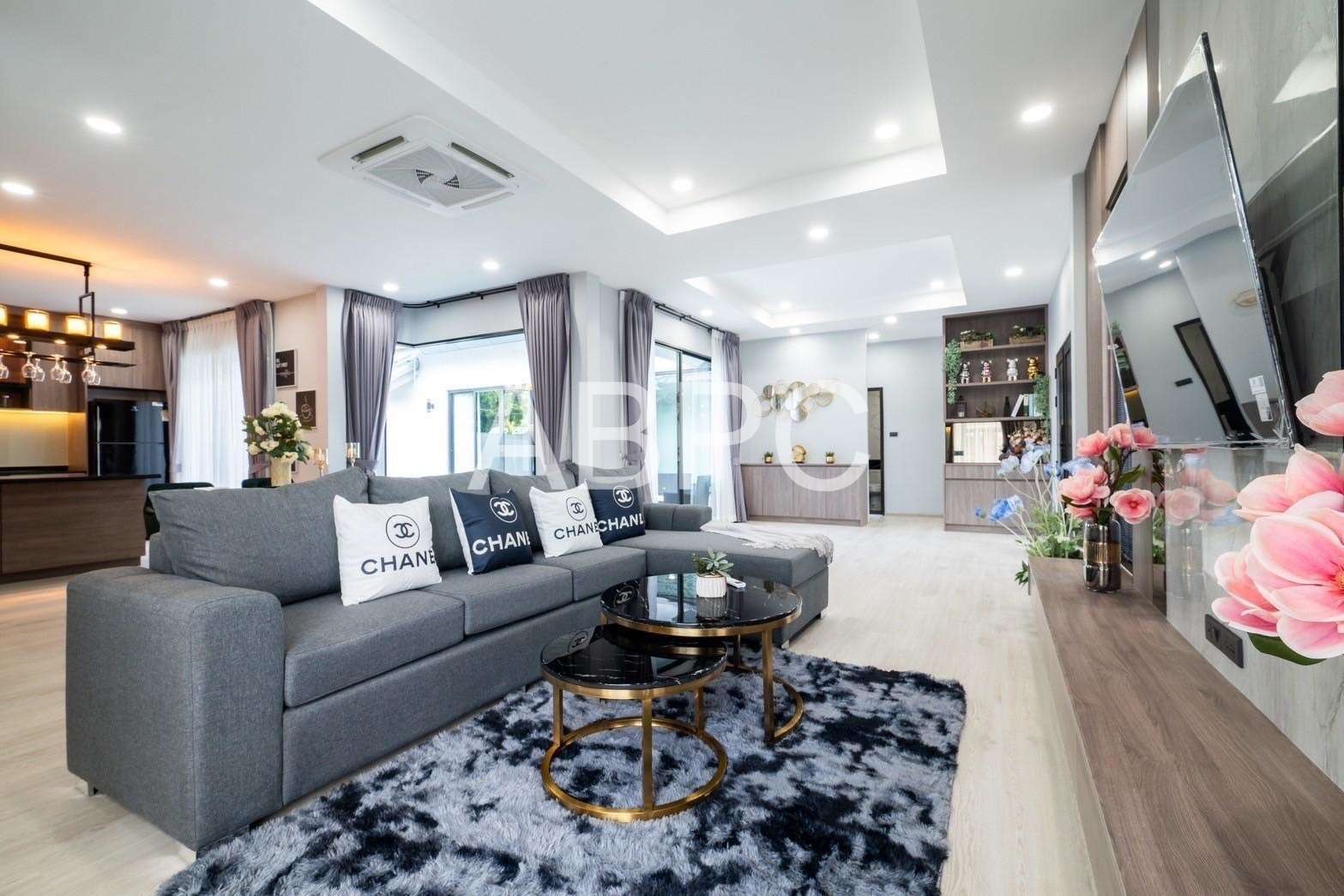 Luxury pool villa 3 Bedrooms 3 Bathrooms in East Pattaya photo 6