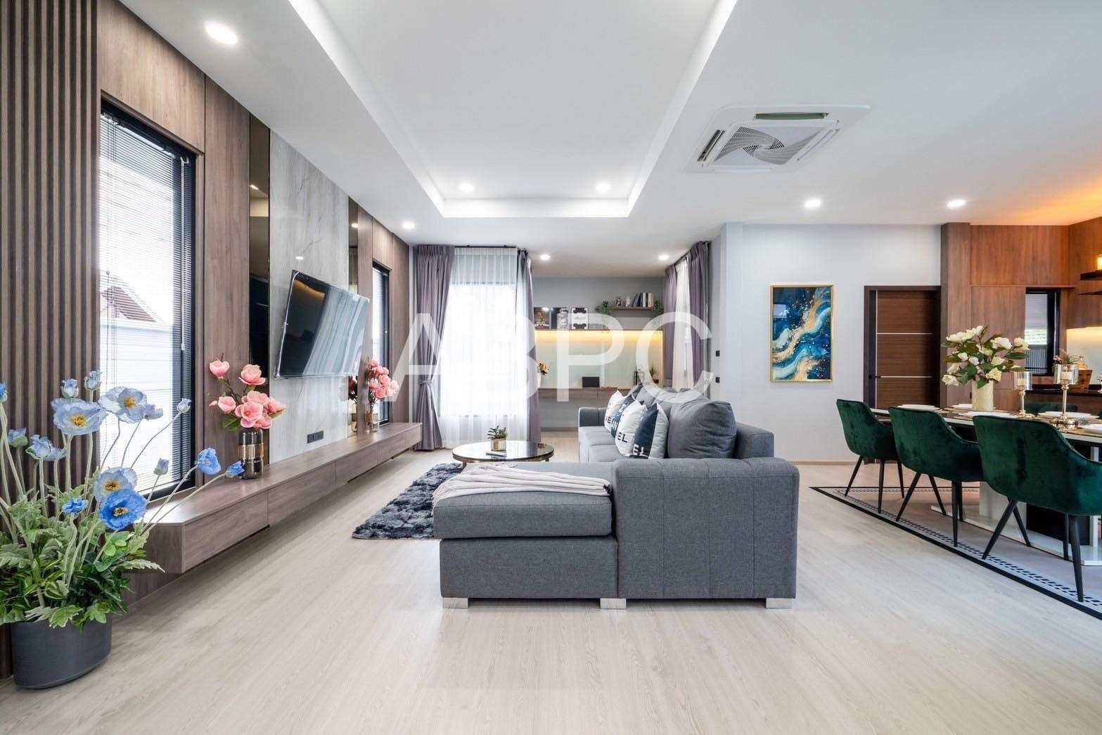 Luxury pool villa 3 Bedrooms 3 Bathrooms in East Pattaya photo 7