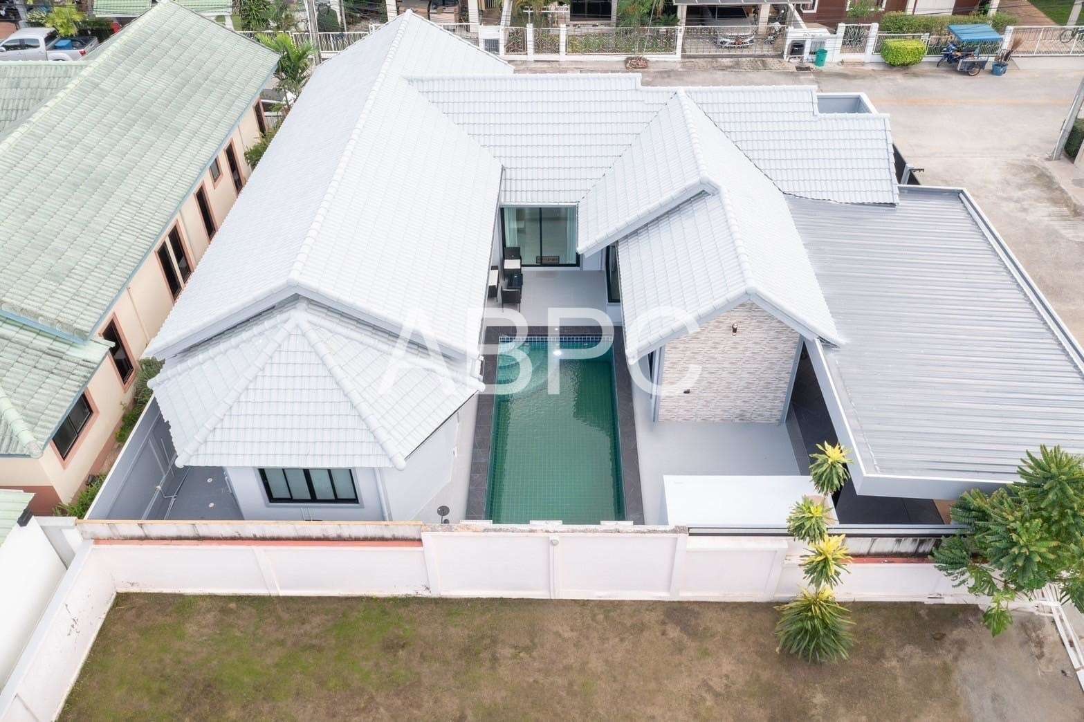 Luxury pool villa 3 Bedrooms 3 Bathrooms in East Pattaya