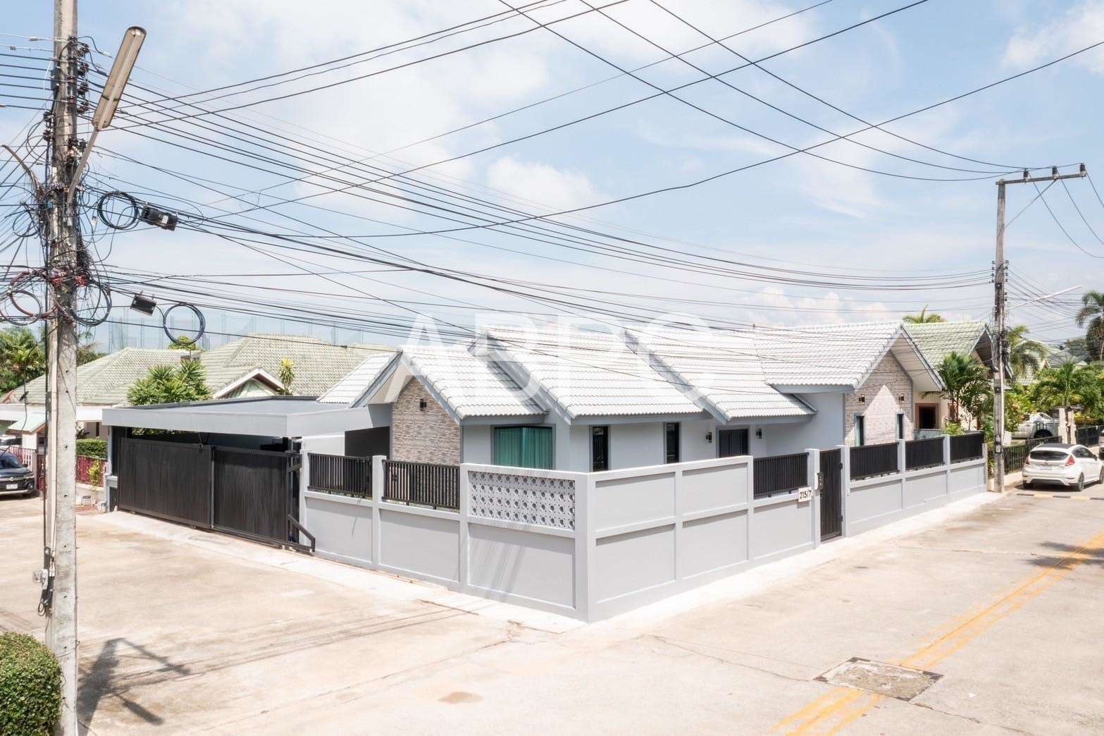 Luxury pool villa 3 Bedrooms 3 Bathrooms in East Pattaya photo 5