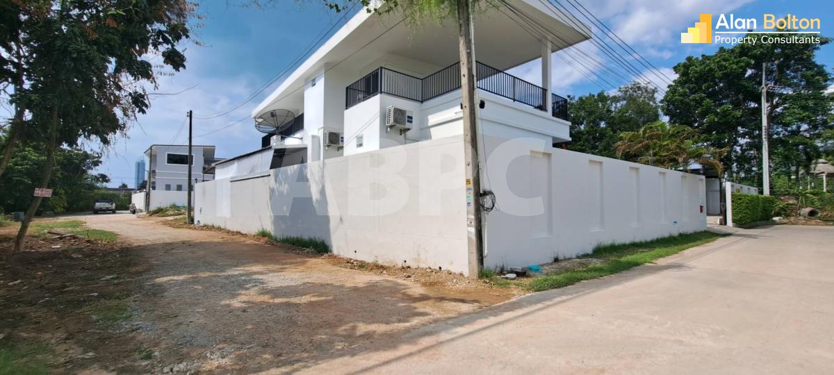 Modern 6 Bed 5 Bath Pool Villa in East Pattaya ABPC1075 photo 21
