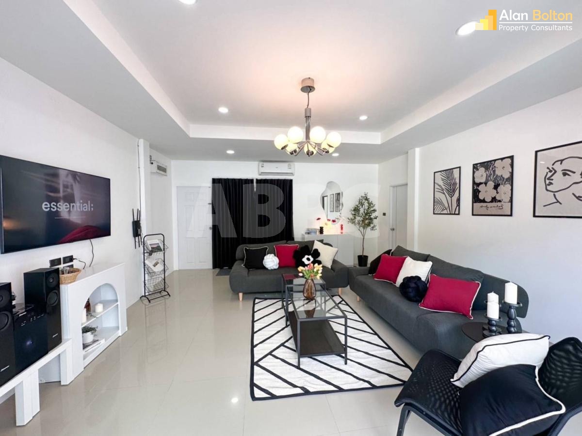 Modern 6 Bed 5 Bath Pool Villa in East Pattaya ABPC1075 photo 6