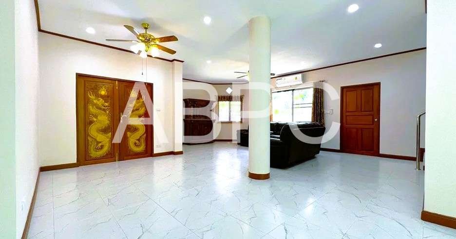 Fully Renovated 5 Bed 4 Bath House In East Pattaya photo 2