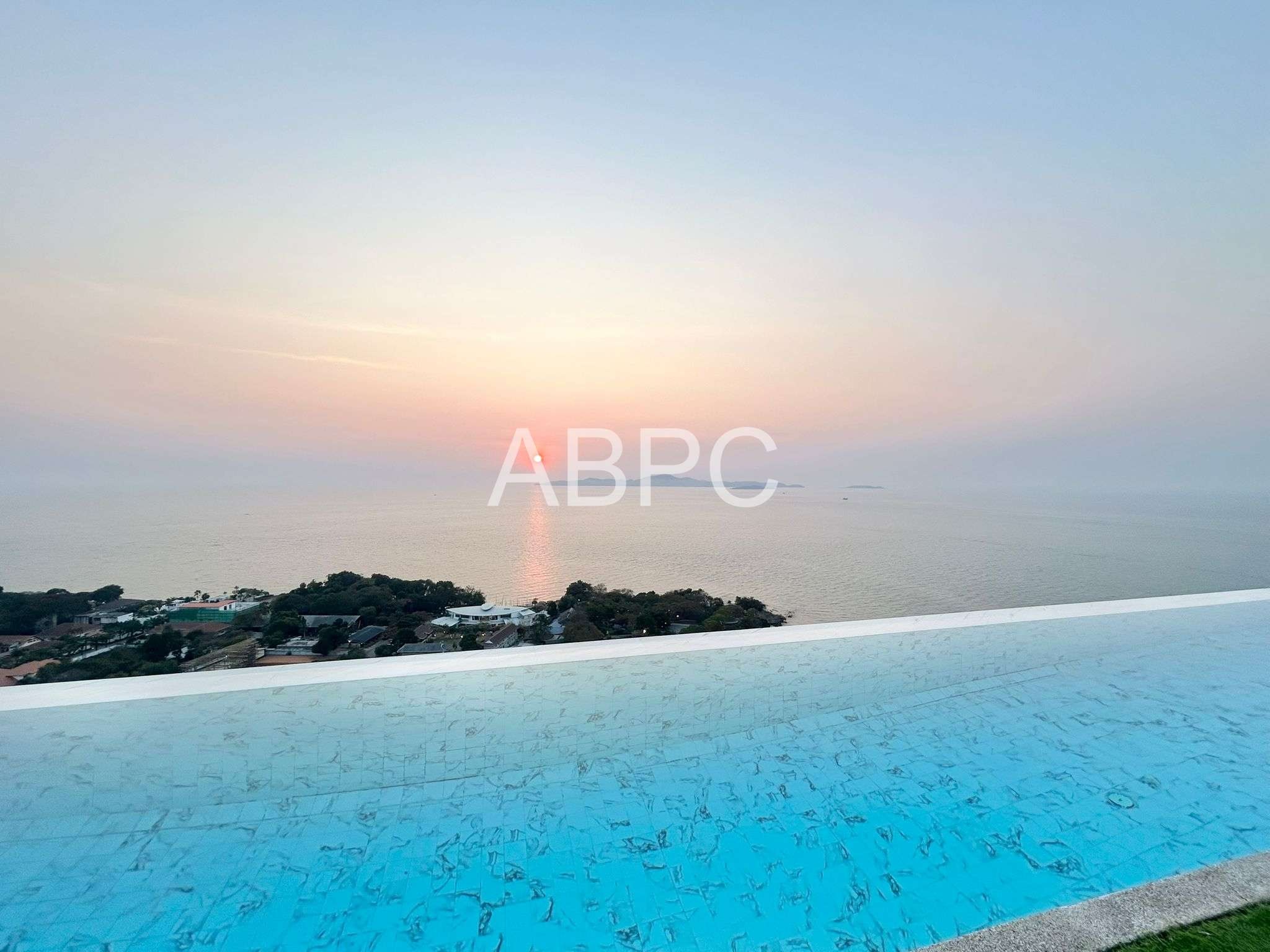 Studio Condo For Sale in Prahtamnak photo 8