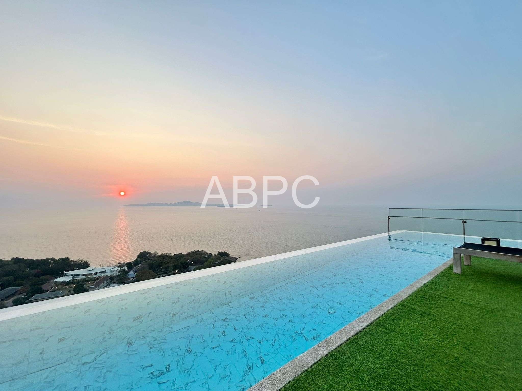 Studio Condo For Sale in Prahtamnak