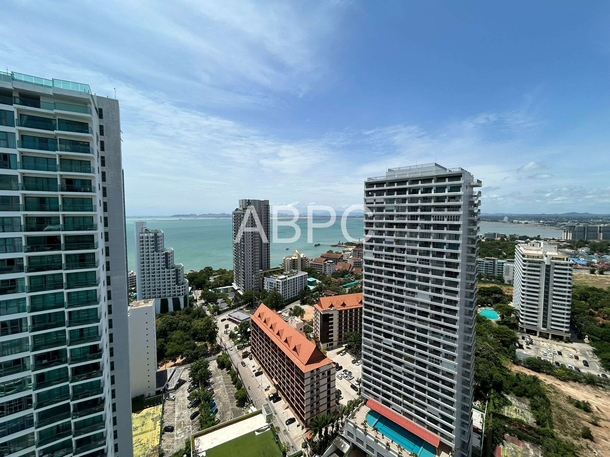 Beachfront Condo For Sale in Wongamat photo 16