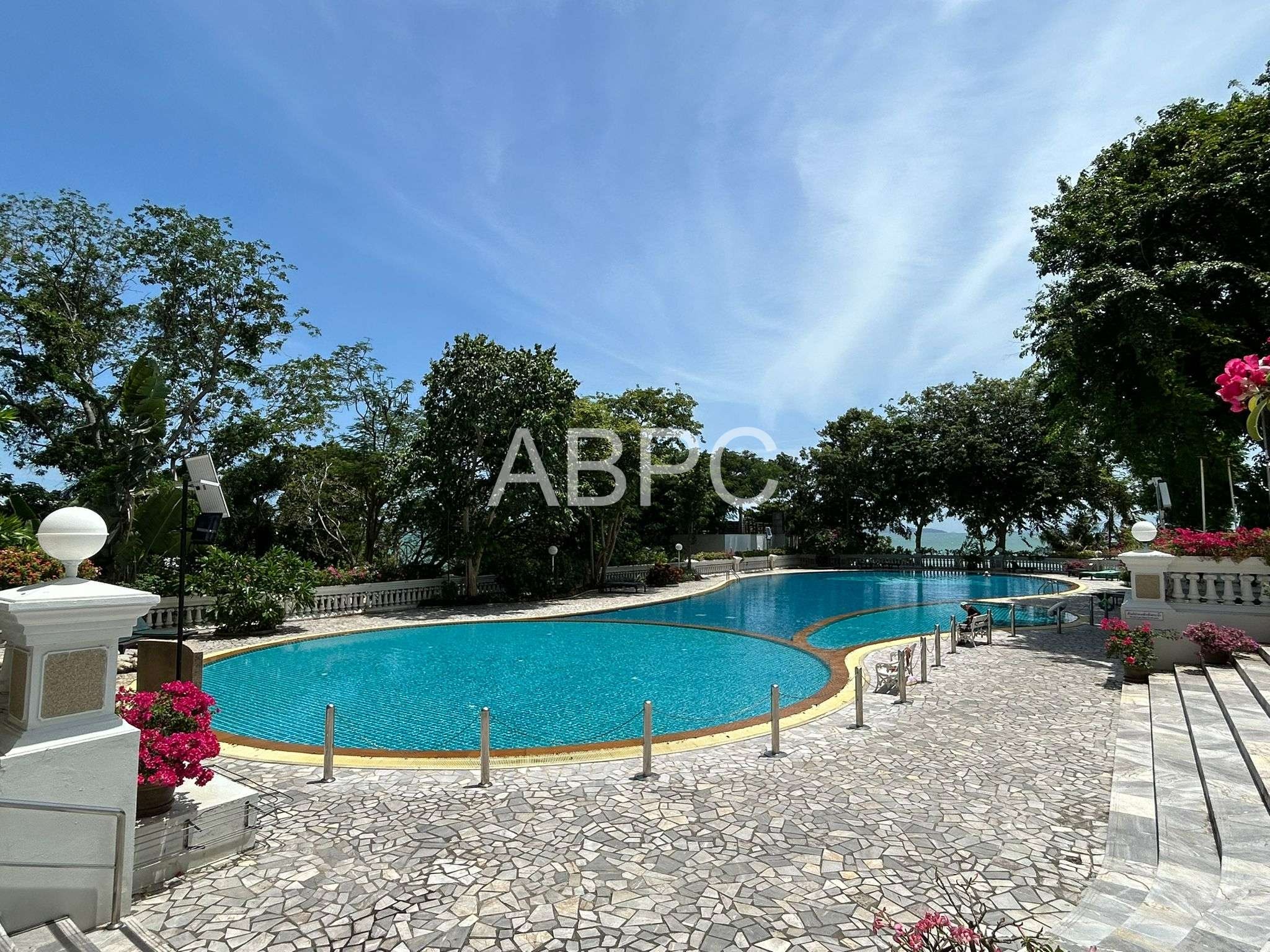 Beachfront Condo For Sale in Wongamat