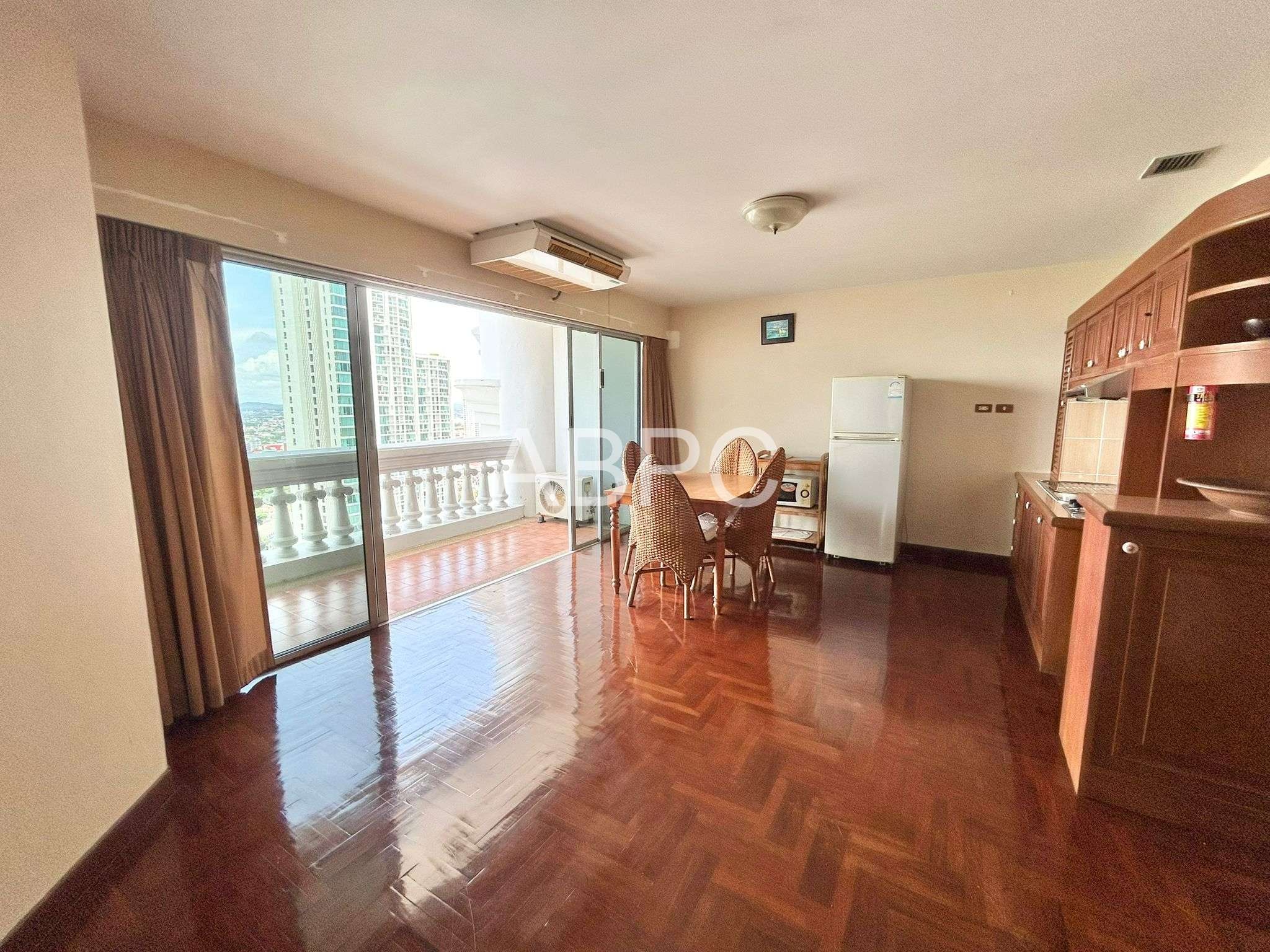 Beachfront Condo For Sale in Wongamat photo 5