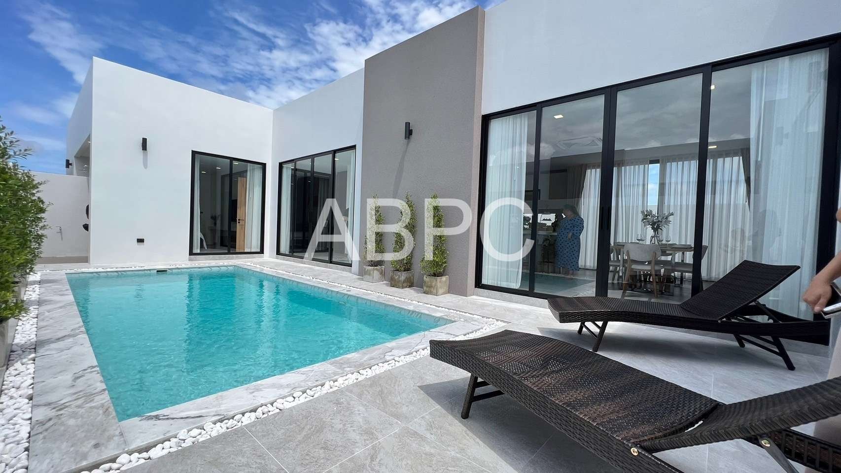 Luxurious Cozy Design 3 Bedrooms 4 Bathrooms in Lakeside Mapprachan