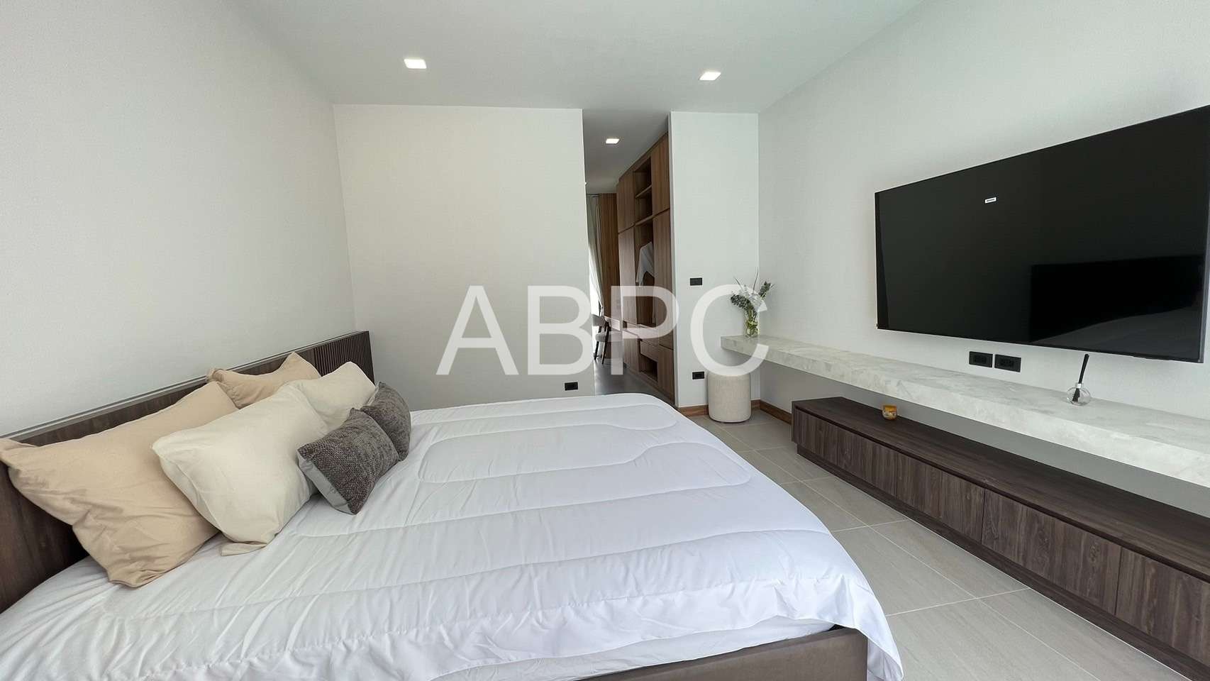 Luxurious Cozy Design 3 Bedrooms 4 Bathrooms in Lakeside Mapprachan photo 12