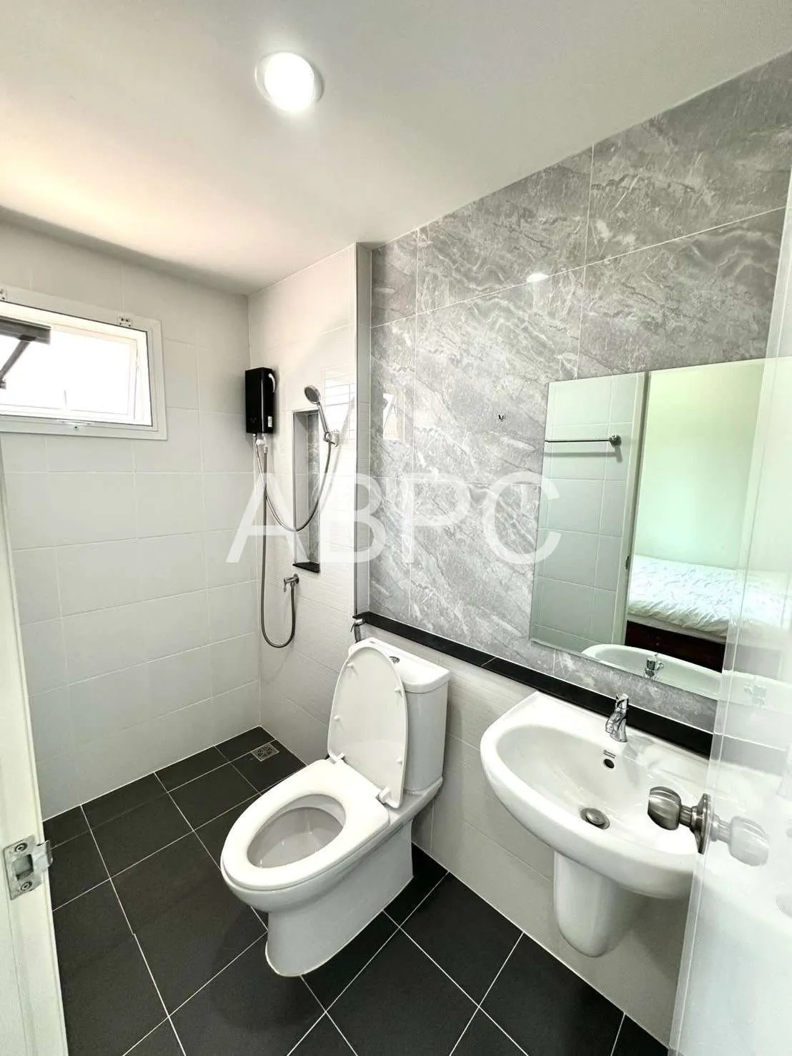 4 Bedroom 3 Bathroom photo 13