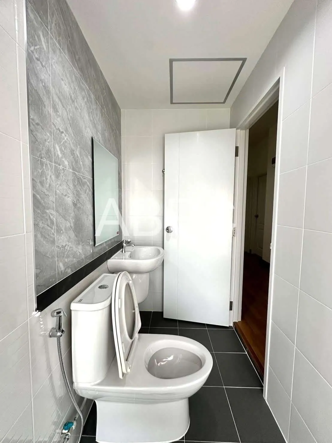 4 Bedroom 3 Bathroom photo 15
