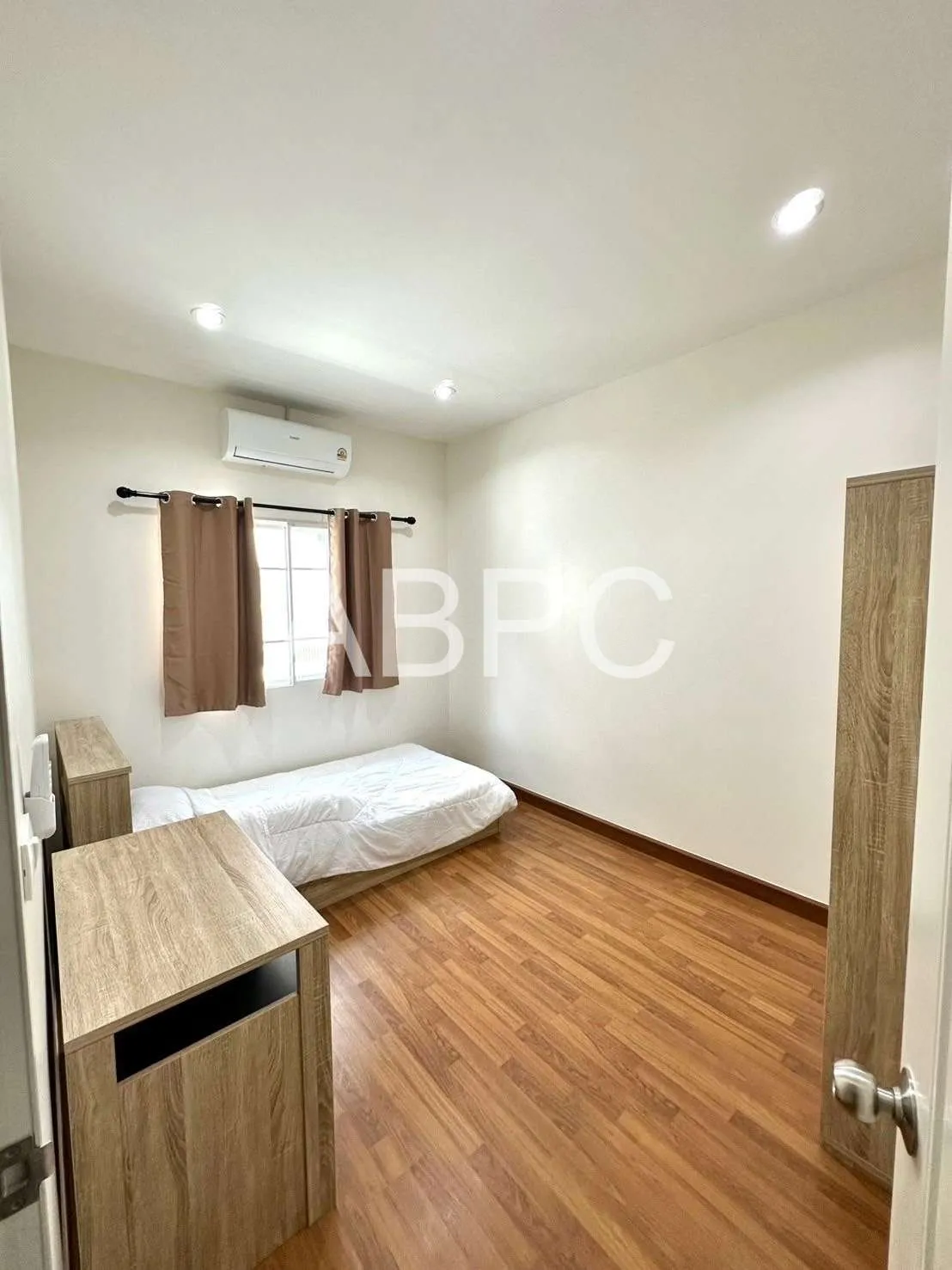 4 Bedroom 3 Bathroom photo 16