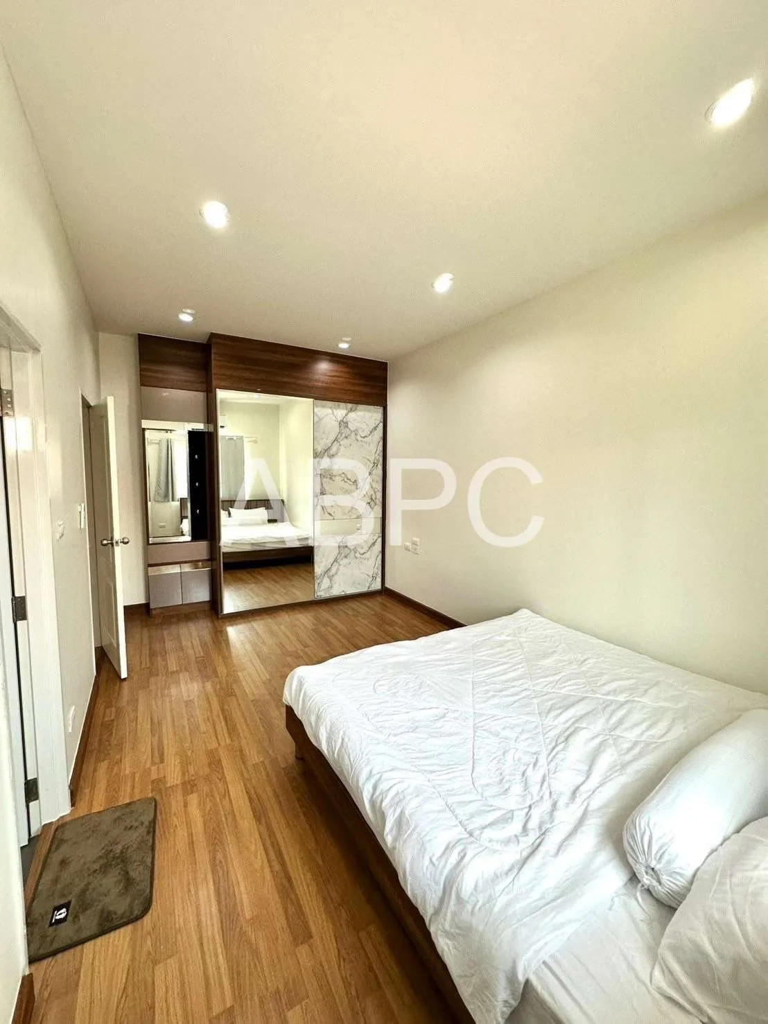 4 Bedroom 3 Bathroom photo 17