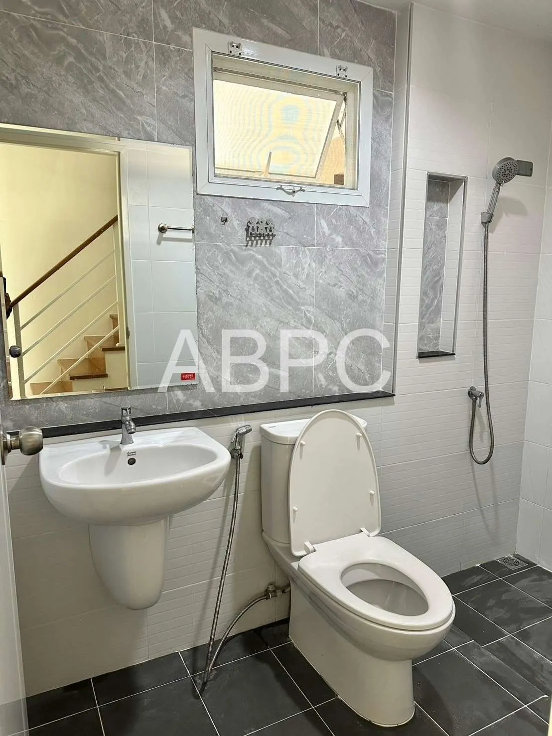 4 Bedroom 3 Bathroom photo 19