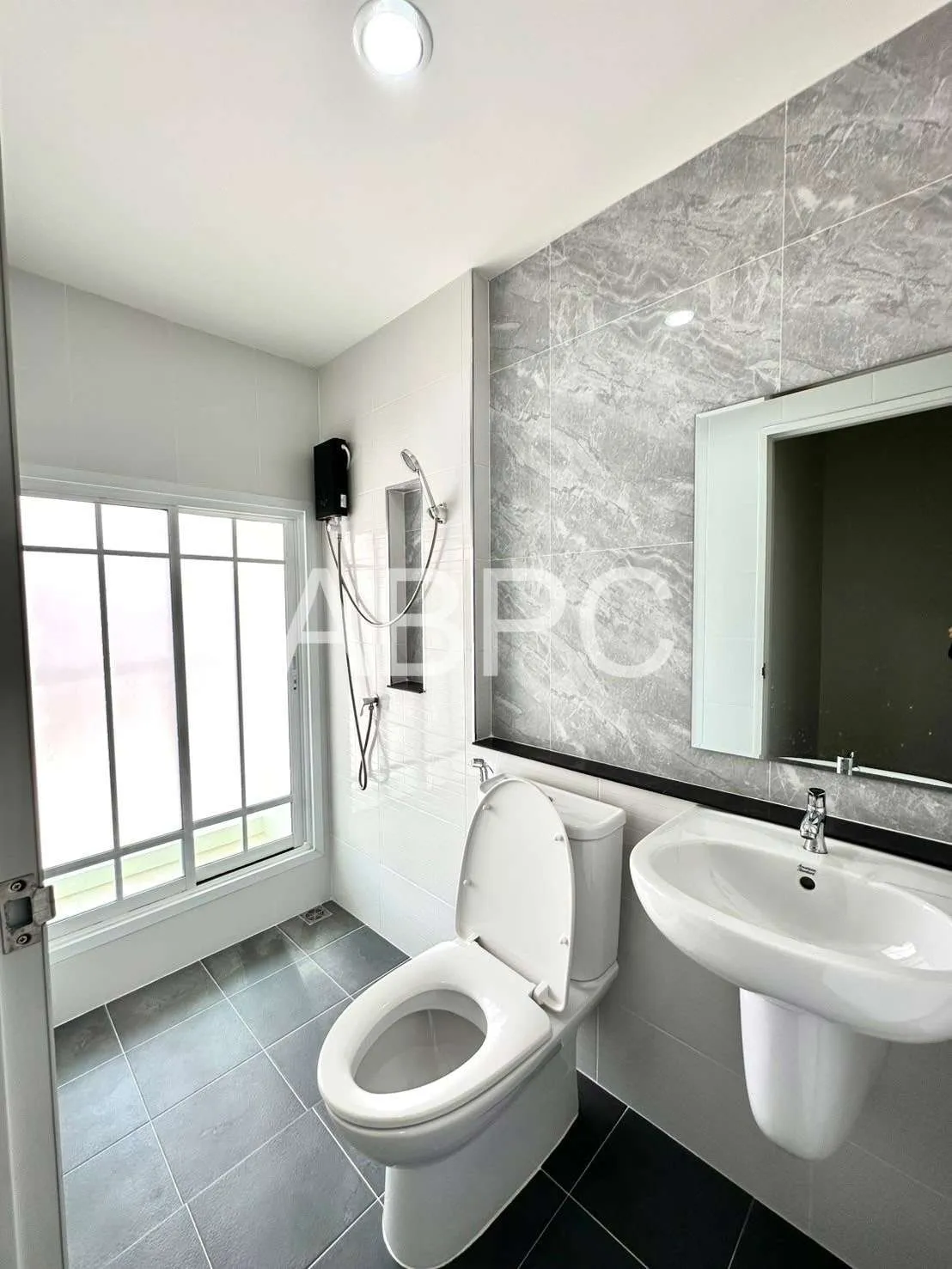 4 Bedroom 3 Bathroom photo 20
