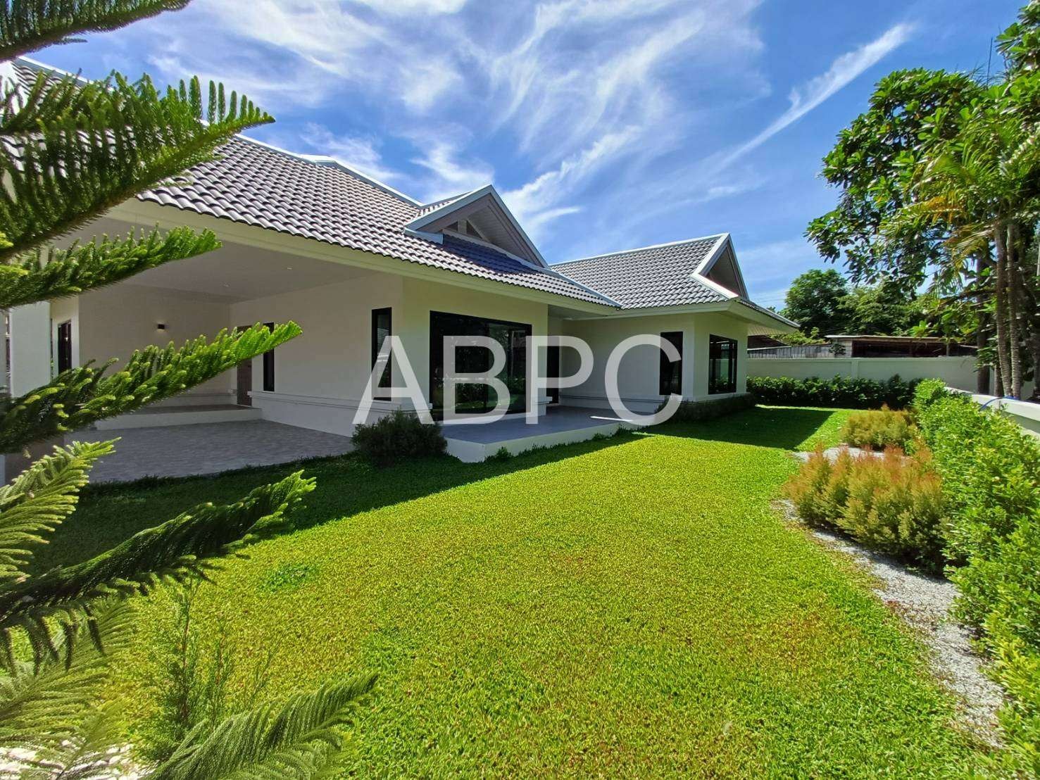 Newly Renovated 4 bedrooms 3 bathrooms in East Pattaya photo 2