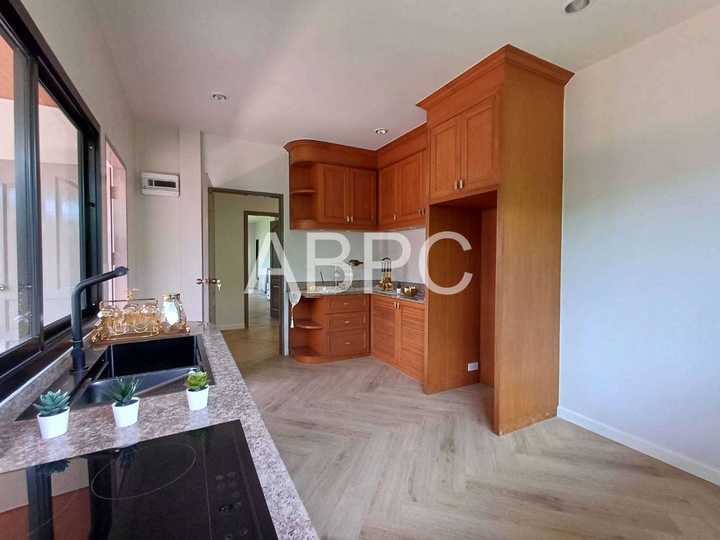 Newly Renovated 4 bedrooms 3 bathrooms in East Pattaya photo 10