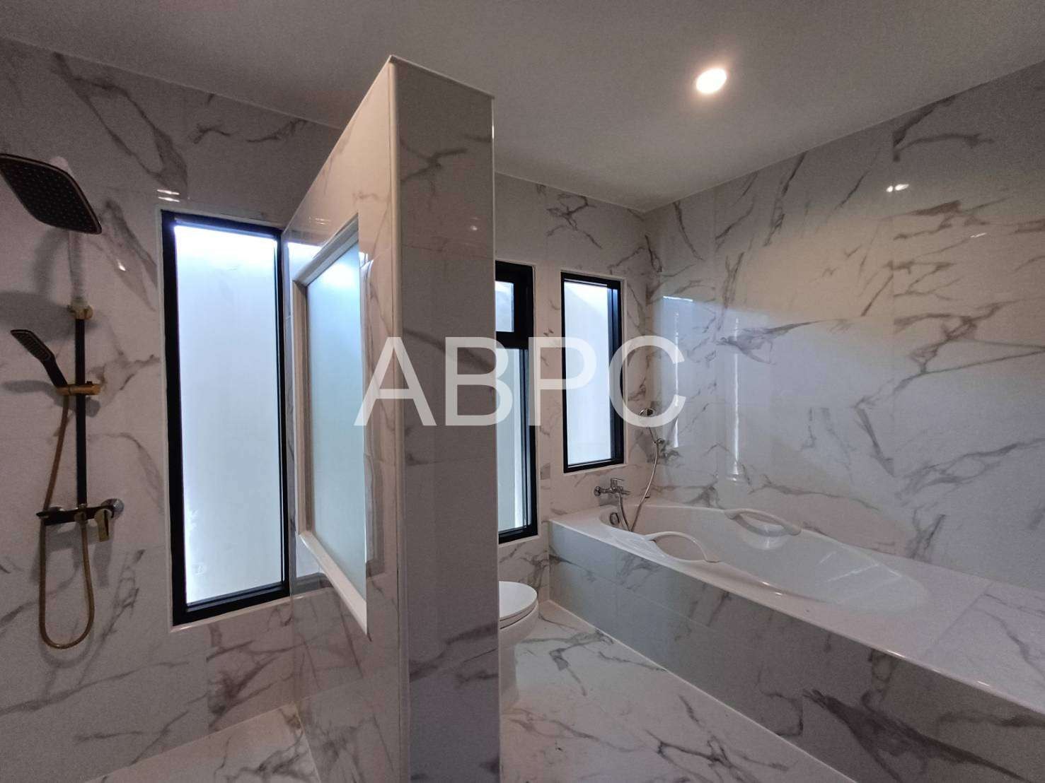 Newly Renovated 4 bedrooms 3 bathrooms in East Pattaya photo 8