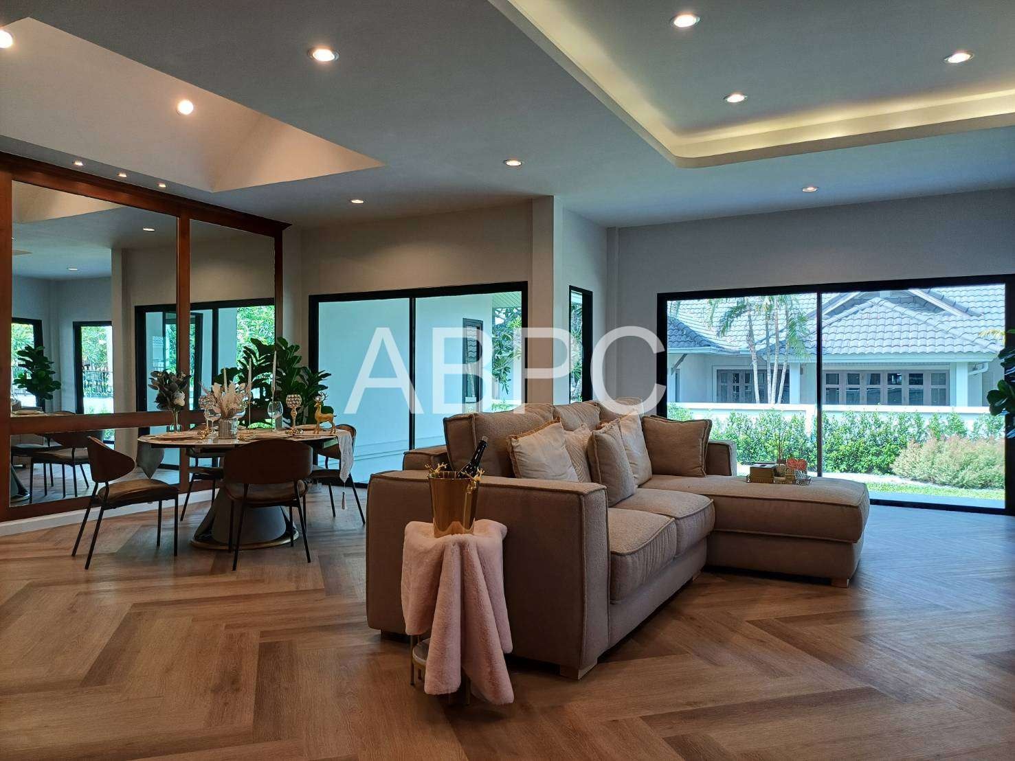 Newly Renovated 4 bedrooms 3 bathrooms in East Pattaya photo 4
