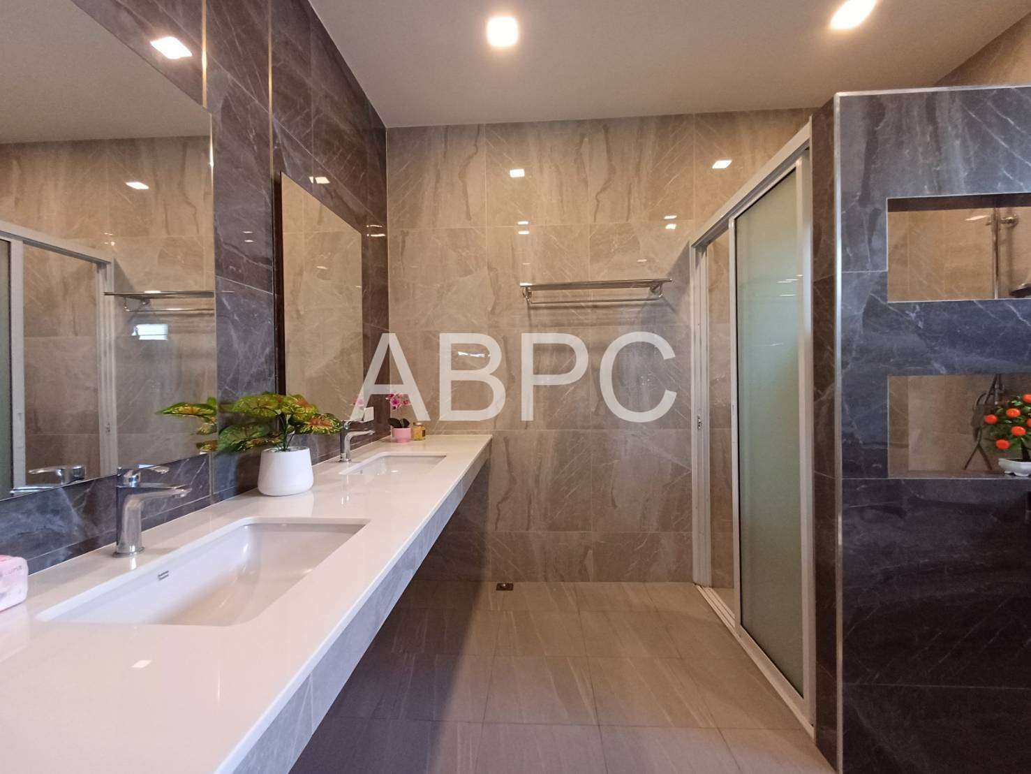 Charming Pool Villa 3 bedroom 5 bathrooms for Sale Near Mabprachan Lake East Pattaya photo 6