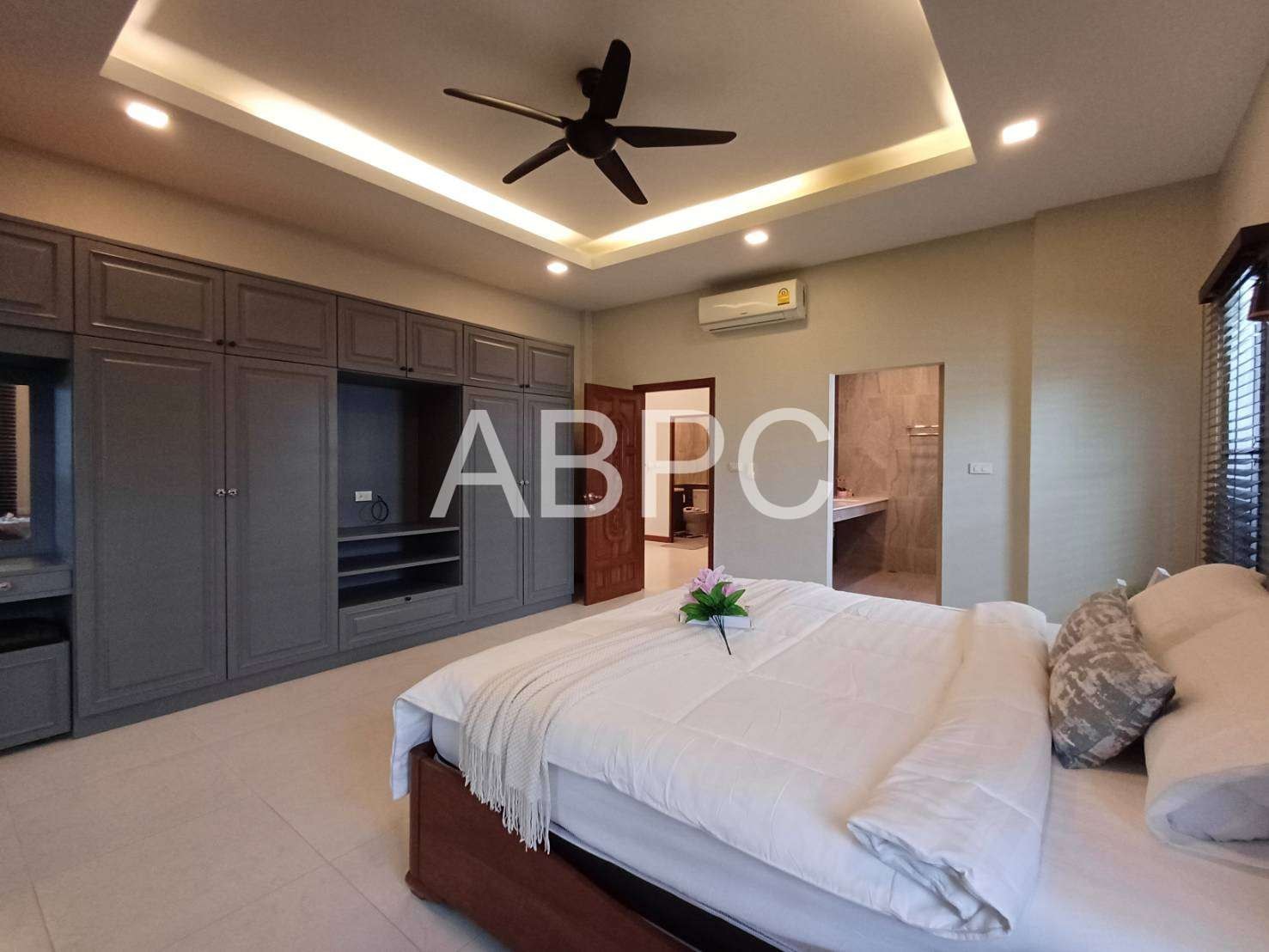 Charming Pool Villa 3 bedroom 5 bathrooms for Sale Near Mabprachan Lake East Pattaya photo 7