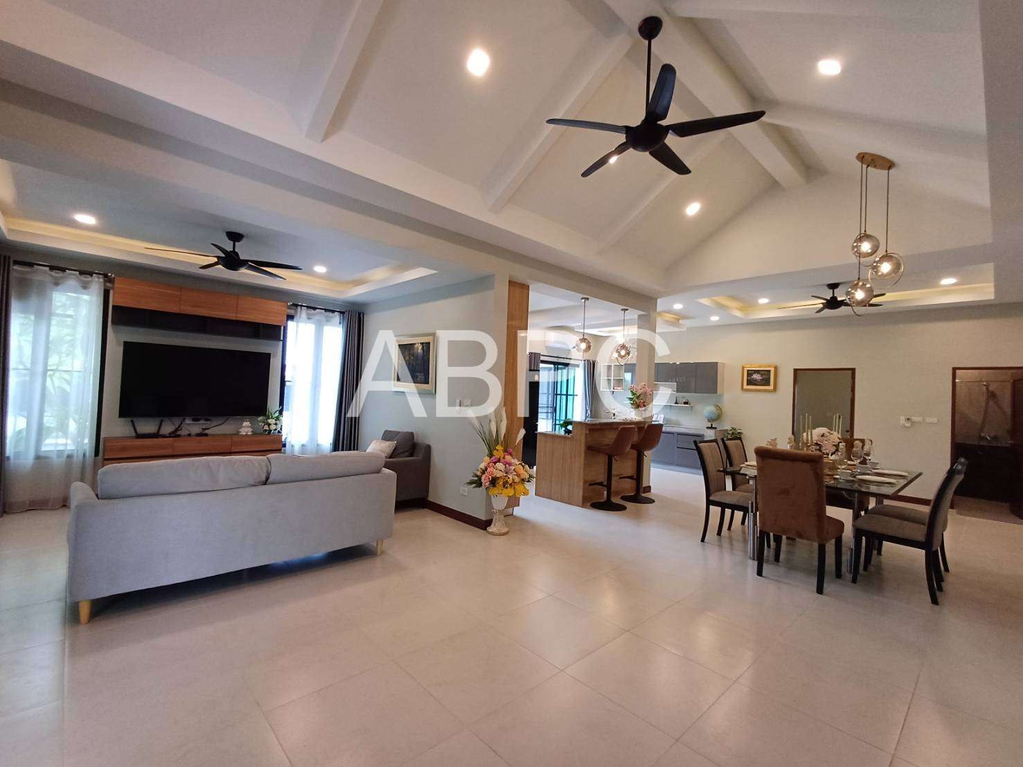 Charming Pool Villa 3 bedroom 5 bathrooms for Sale Near Mabprachan Lake East Pattaya photo 3