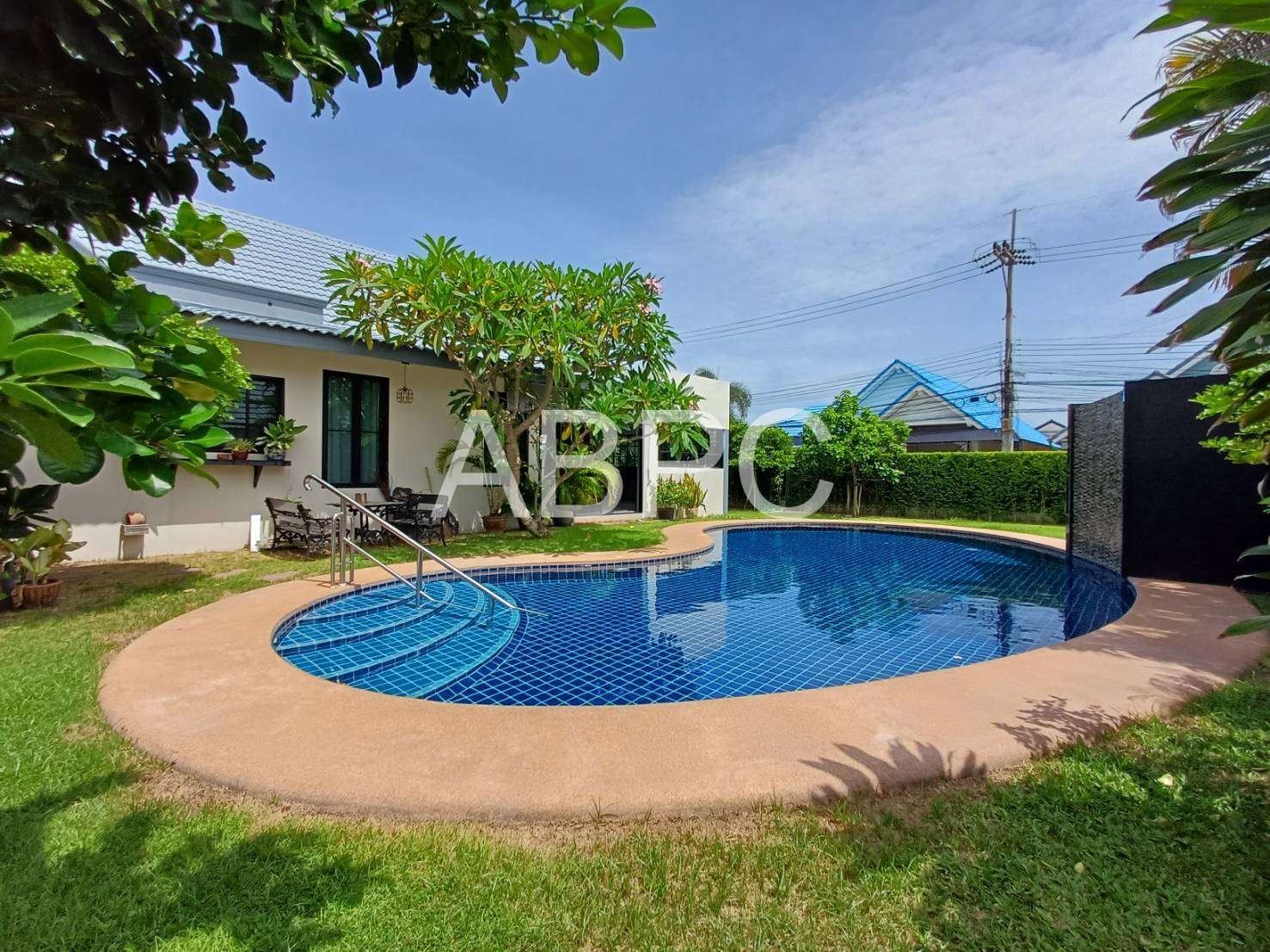 Charming Pool Villa 3 bedroom 5 bathrooms for Sale Near Mabprachan Lake East Pattaya