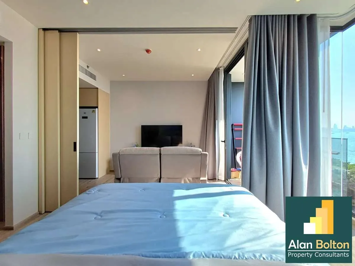 Luxury Beachfront 1 Bedroom 1 Bathroom Arom Wongamat for Sale and Rent photo 5